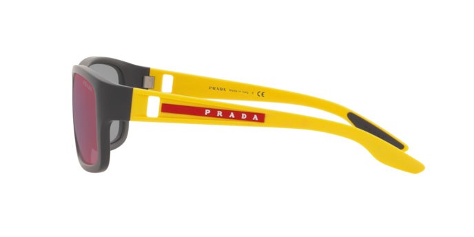 Sonnenbrillen Prada Linea Rossa PS 01WS (08W08F) farbe black rubber form quadratisch gläser dark grey mirror blue/red hydr