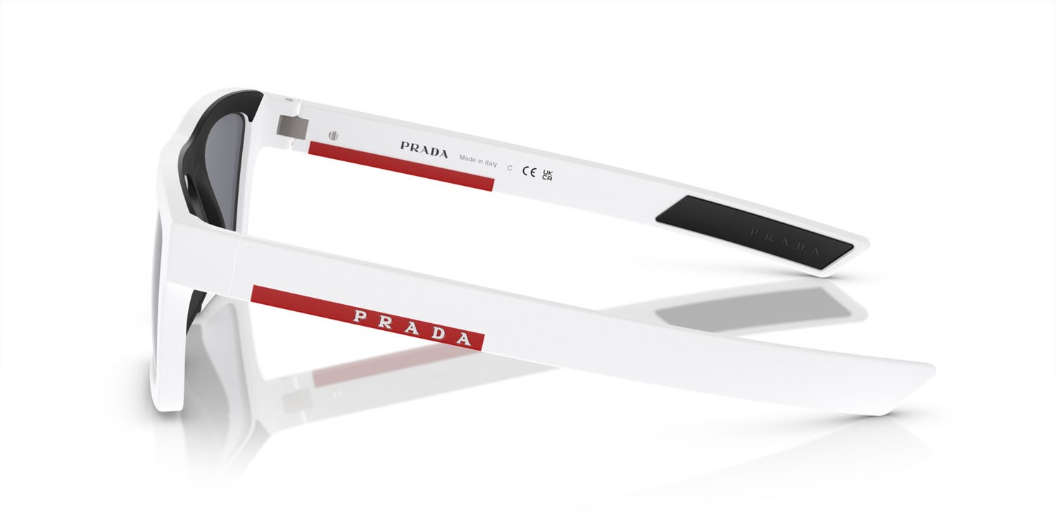 Occhiali da sole Prada Linea Rossa PS 02ZSU (17S40A) colore matte white/black rubber forma rettangolare lenti azzurro specchiato argento