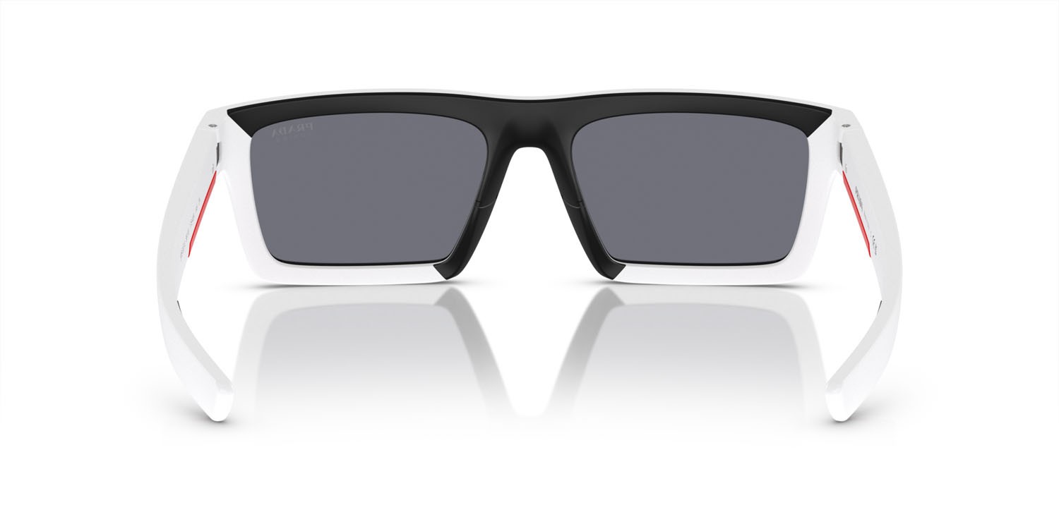 Occhiali da sole Prada Linea Rossa PS 02ZSU (17S40A) colore matte white/black rubber forma rettangolare lenti azzurro specchiato argento