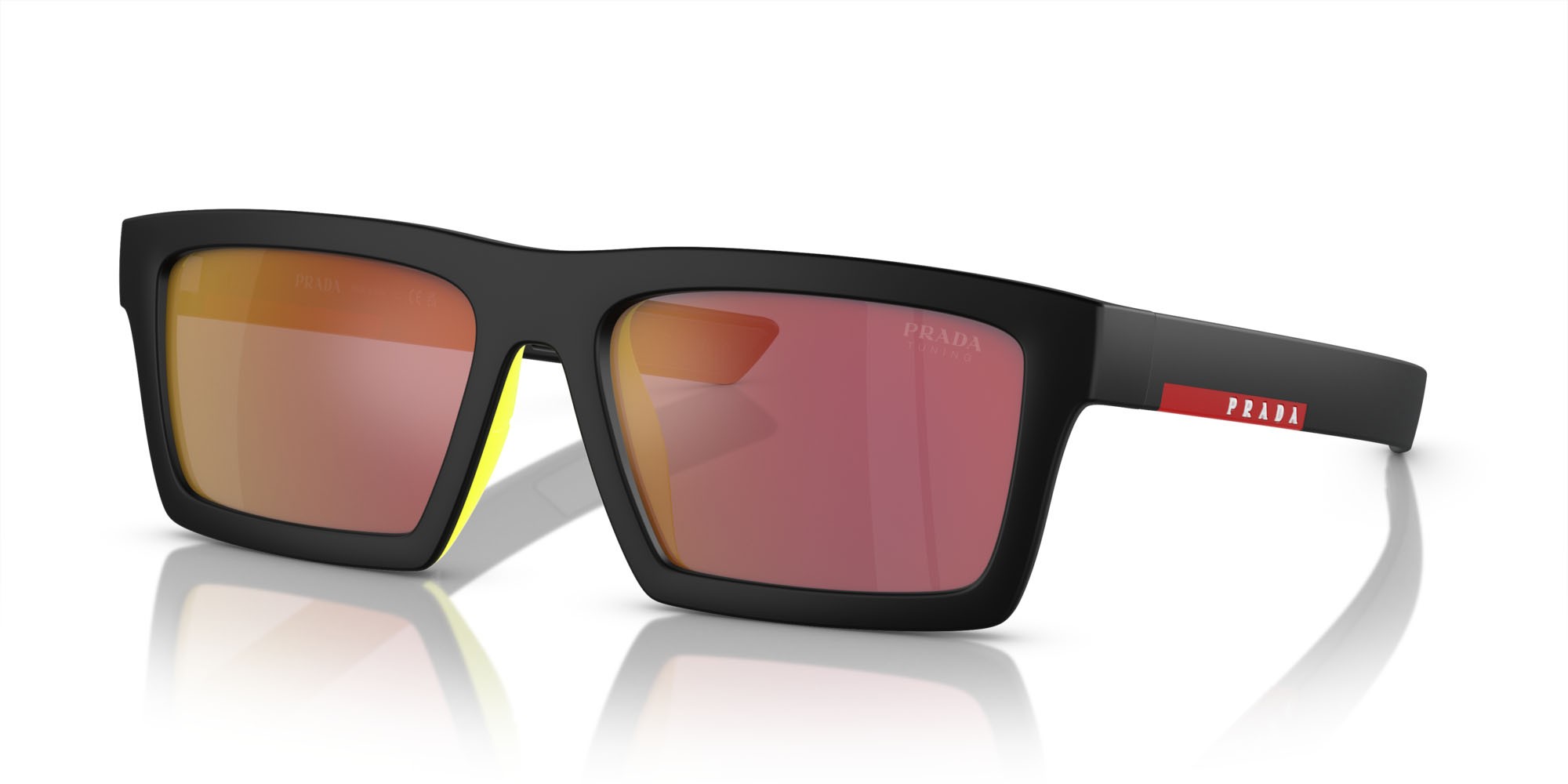 Occhiali da sole Prada Linea Rossa PS 02ZSU (1BO10A) colore nero opaco forma rettangolare lenti grigio scuro specchiato rosso