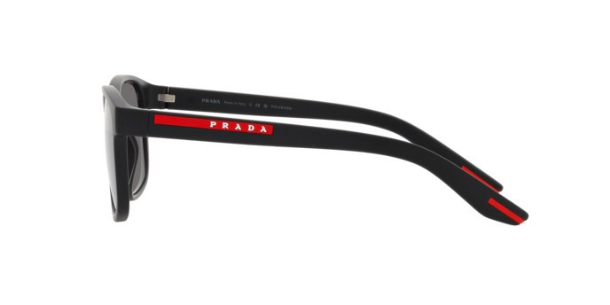 Occhiali da sole Prada Linea Rossa PS 06YS (DG002G) colore nero effetto gommato forma quadrato lenti polar grigio scuro
