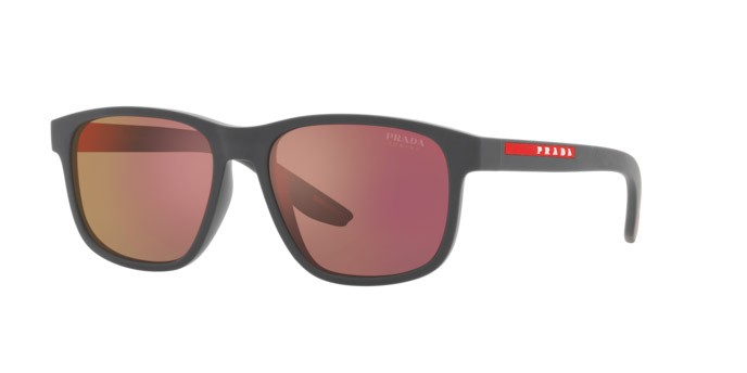 Occhiali da sole Prada Linea Rossa PS 06YS (UFK10A) colore gomma grigia forma quadrato lenti grigio scuro specchiato rosso
