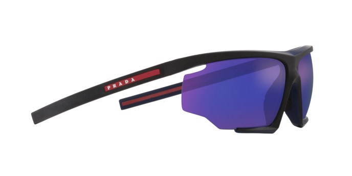 Occhiali da sole Prada Linea Rossa PS 07YS (13K05U) colore nero/rosso effetto gommato forma irregolare lenti blu specchiato