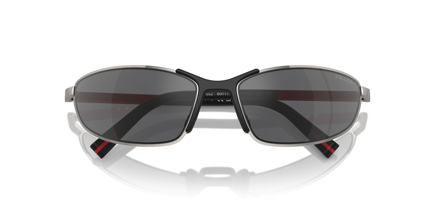Occhiali da sole Prada Linea Rossa PS 55ZS (5AV07G) colore gunmetal forma irregolare lenti grigio nero specchiato