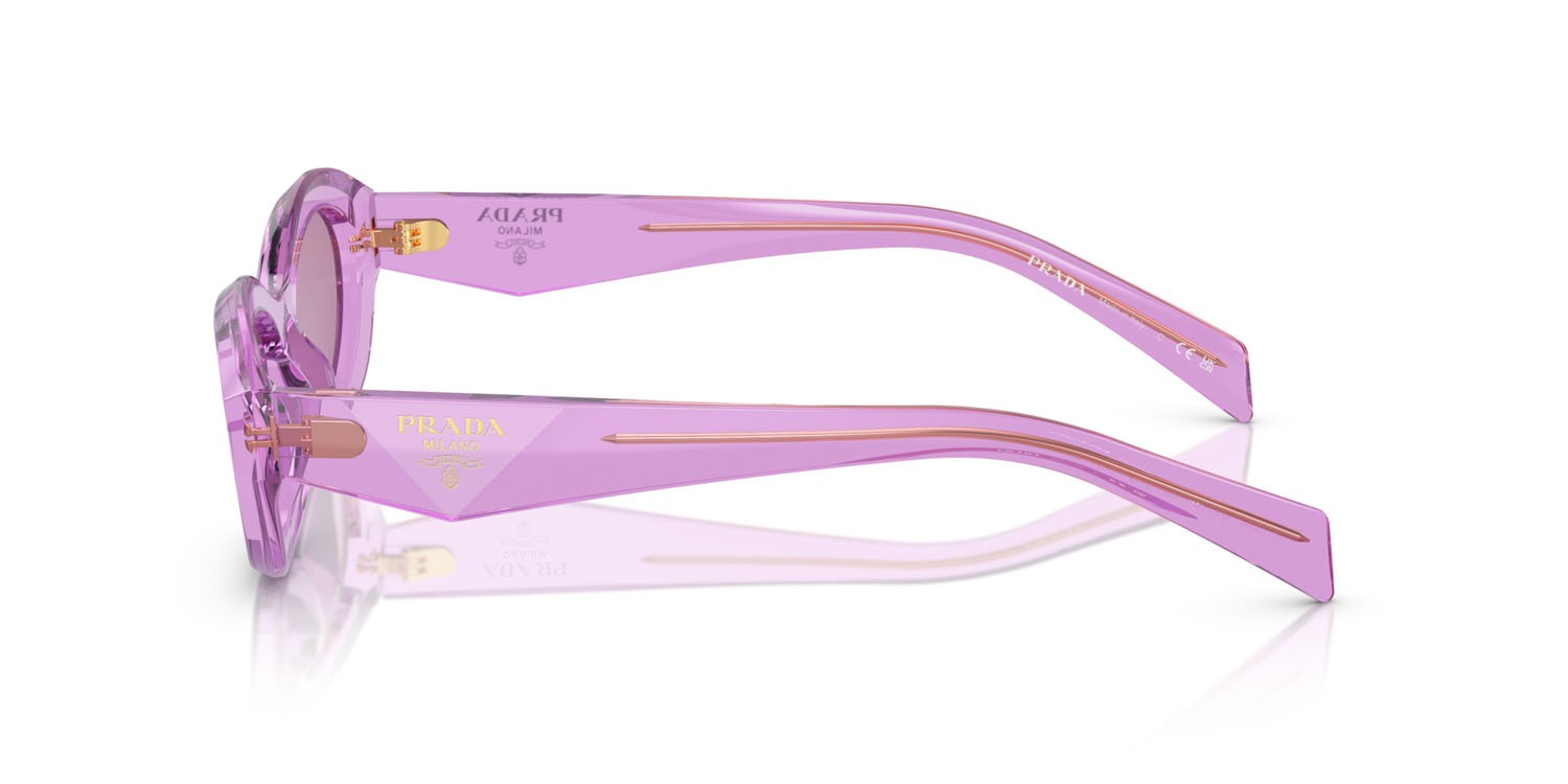 Occhiali da sole Prada PR 26ZS (13R07Q) colore ametista trasparente forma irregolare lenti violetto scuro con specchiatura argento interna