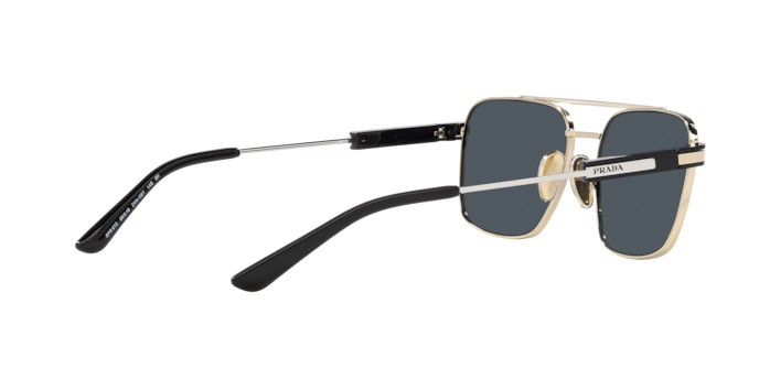 Occhiali da sole Prada PR 67ZS (ZVN09T) colore oro pallido forma quadrato lenti grigio scuro