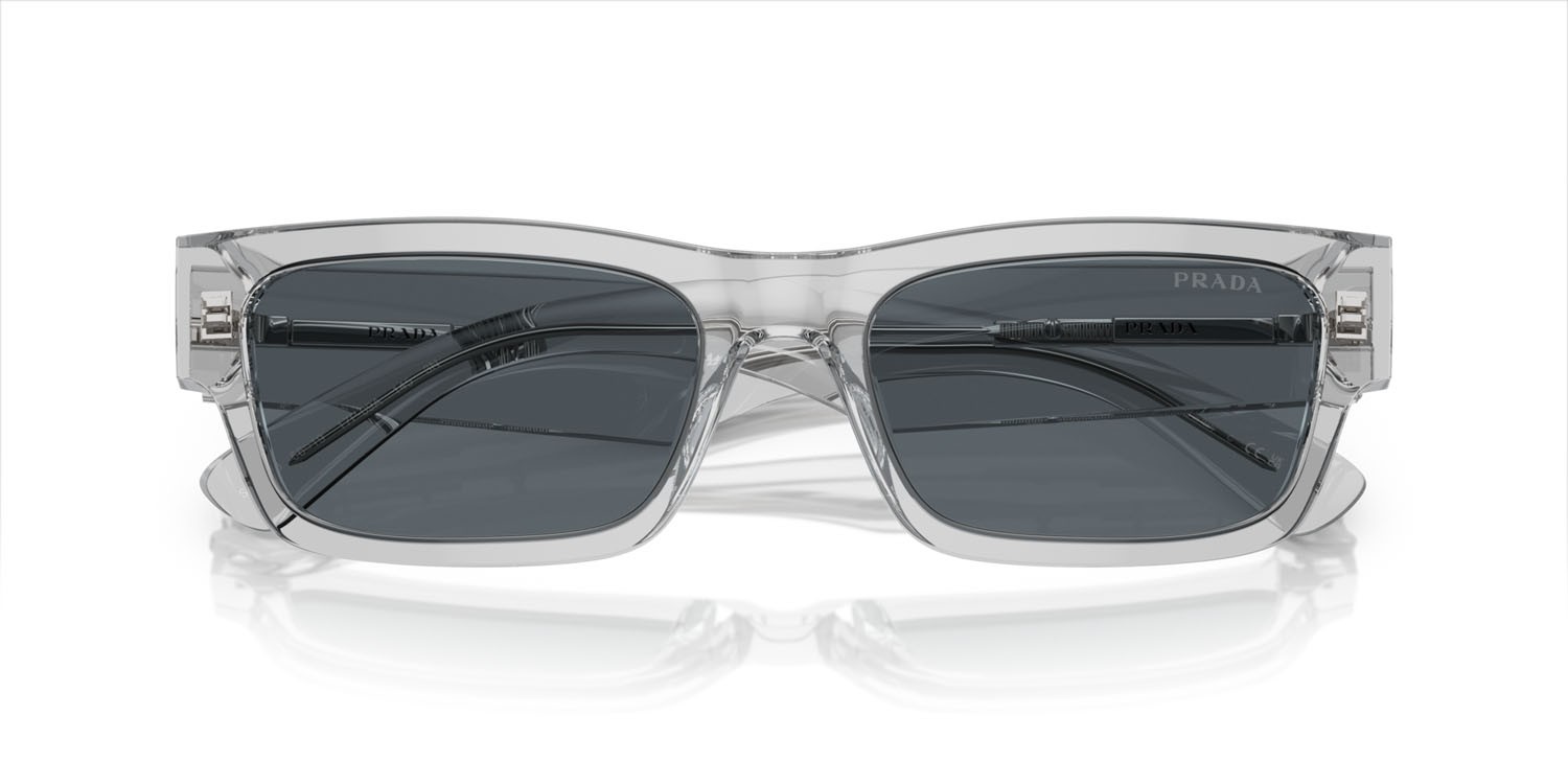 Occhiali da sole Prada PR A03S (17P0A9) colore grigio crystal forma rettangolare lenti blu