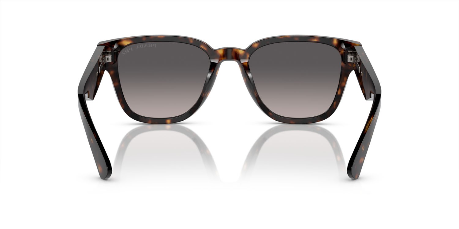 Occhiali da sole Prada PR A04S (19J09G) colore tartarugato forma quadrato lenti polarized grigia sfumata