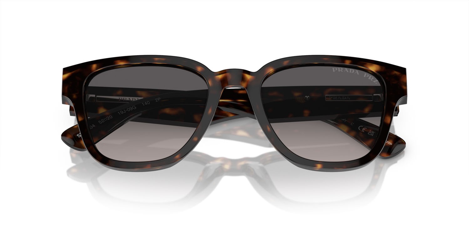 Occhiali da sole Prada PR A04S (19J09G) colore tartarugato forma quadrato lenti polarized grigia sfumata