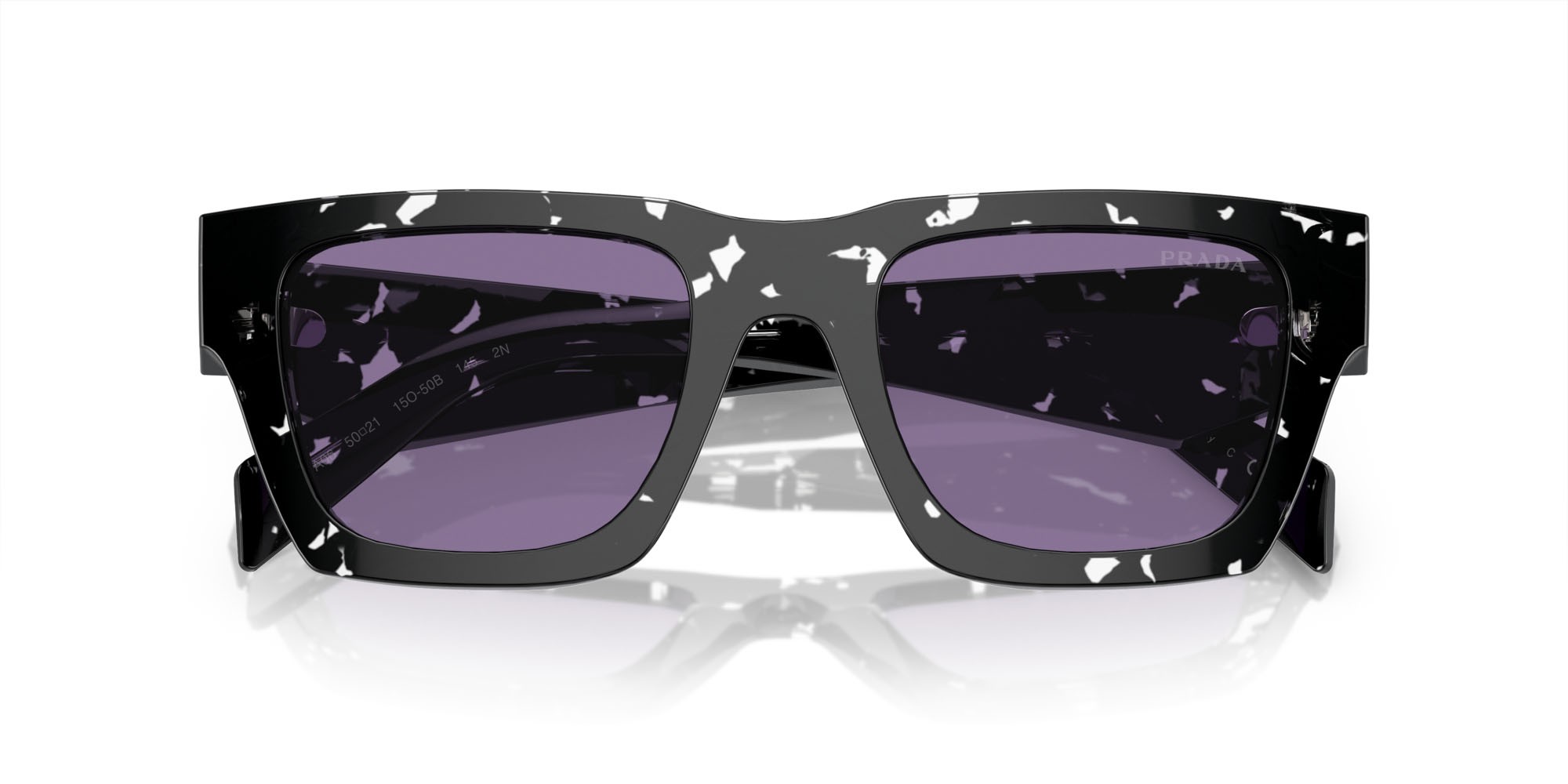 Occhiali da sole Prada PR A06S (15O50B) colore cristallo nero tartarugato forma quadrato lenti violetto con specchiatura argento interna