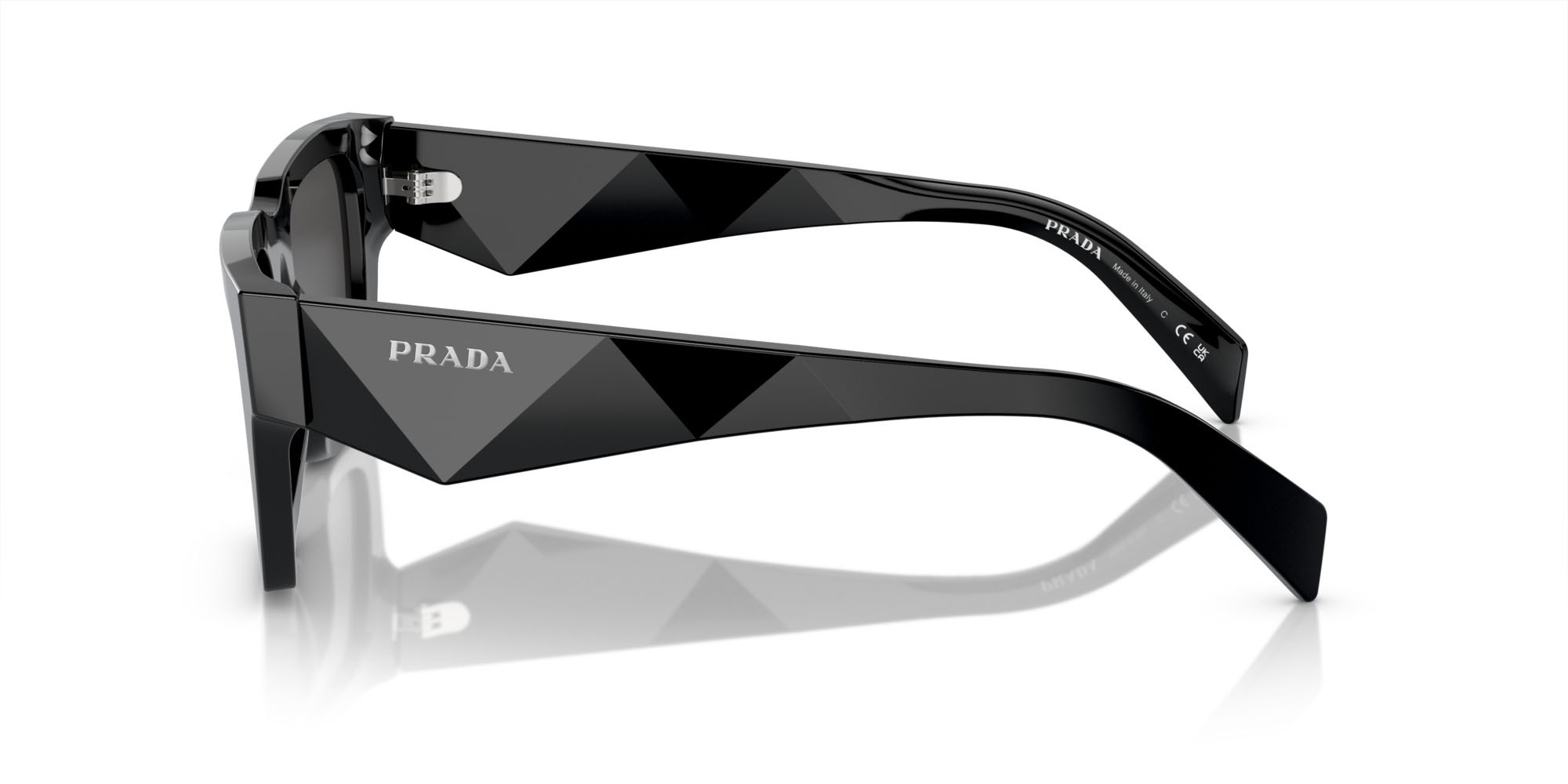 Occhiali da sole Prada PR A06S (16K08Z) colore nero forma quadrato lenti grigio scuro