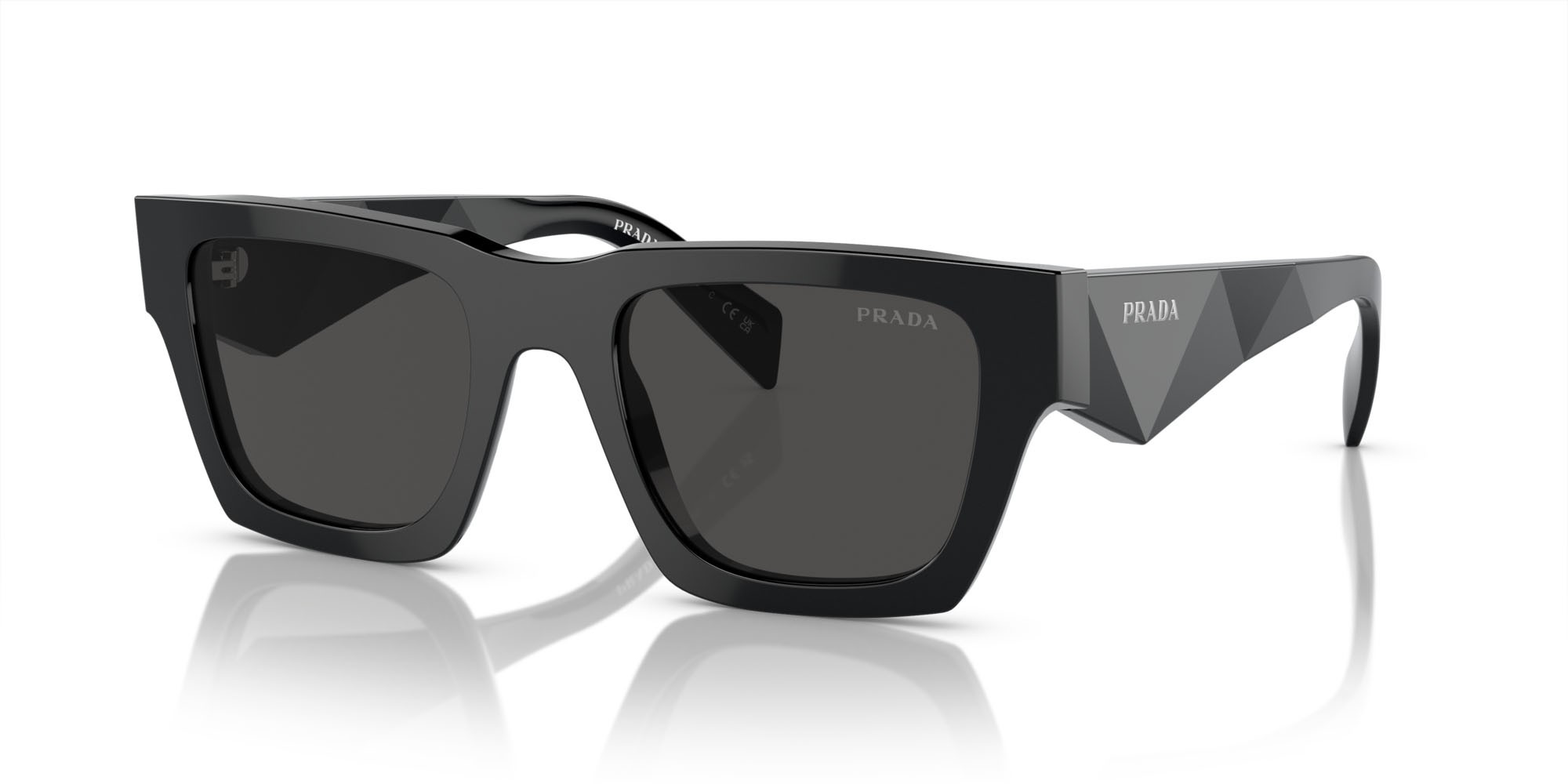 Occhiali da sole Prada PR A06S (16K08Z) colore nero forma quadrato lenti grigio scuro