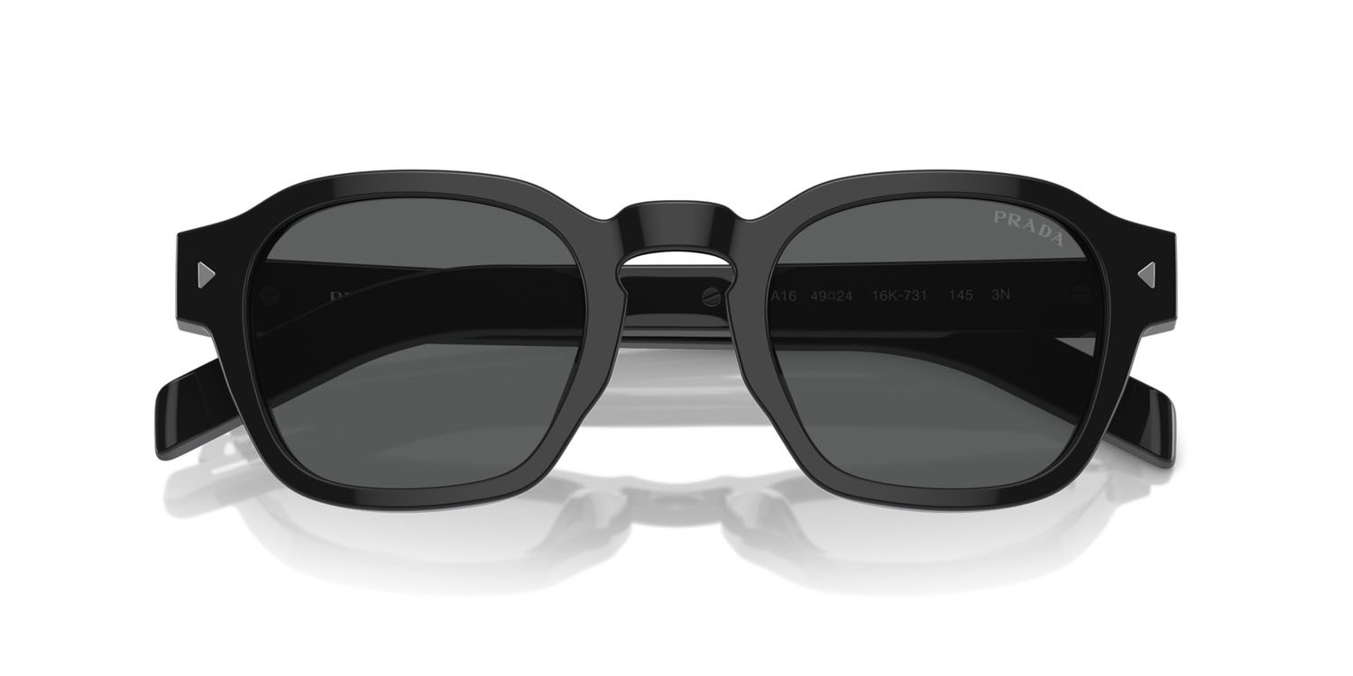 Occhiali da sole Prada PR A16S (16K731) colore nero forma pantos lenti grigio scuro
