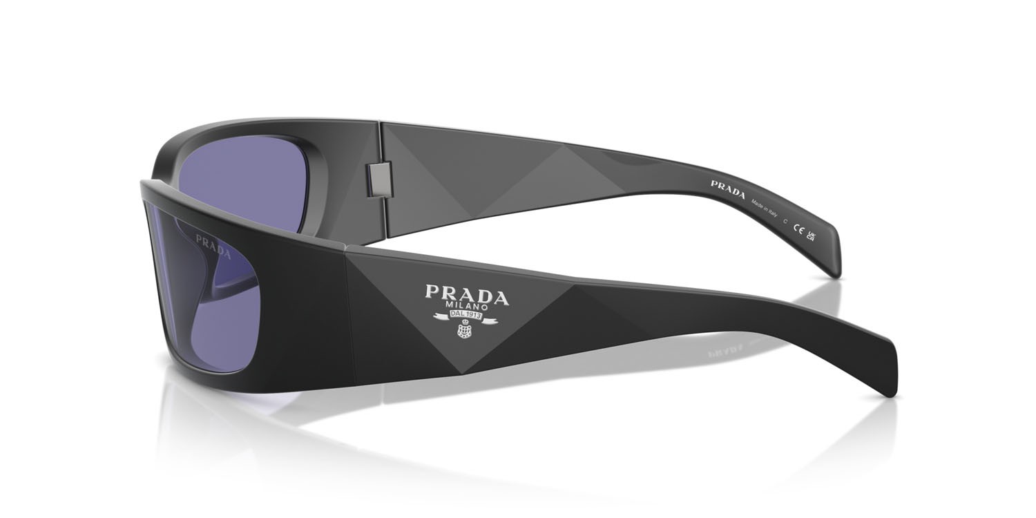 Occhiali da sole Prada PR A19S (1BO40G) colore nero opaco forma farfalla lenti violetto scuro