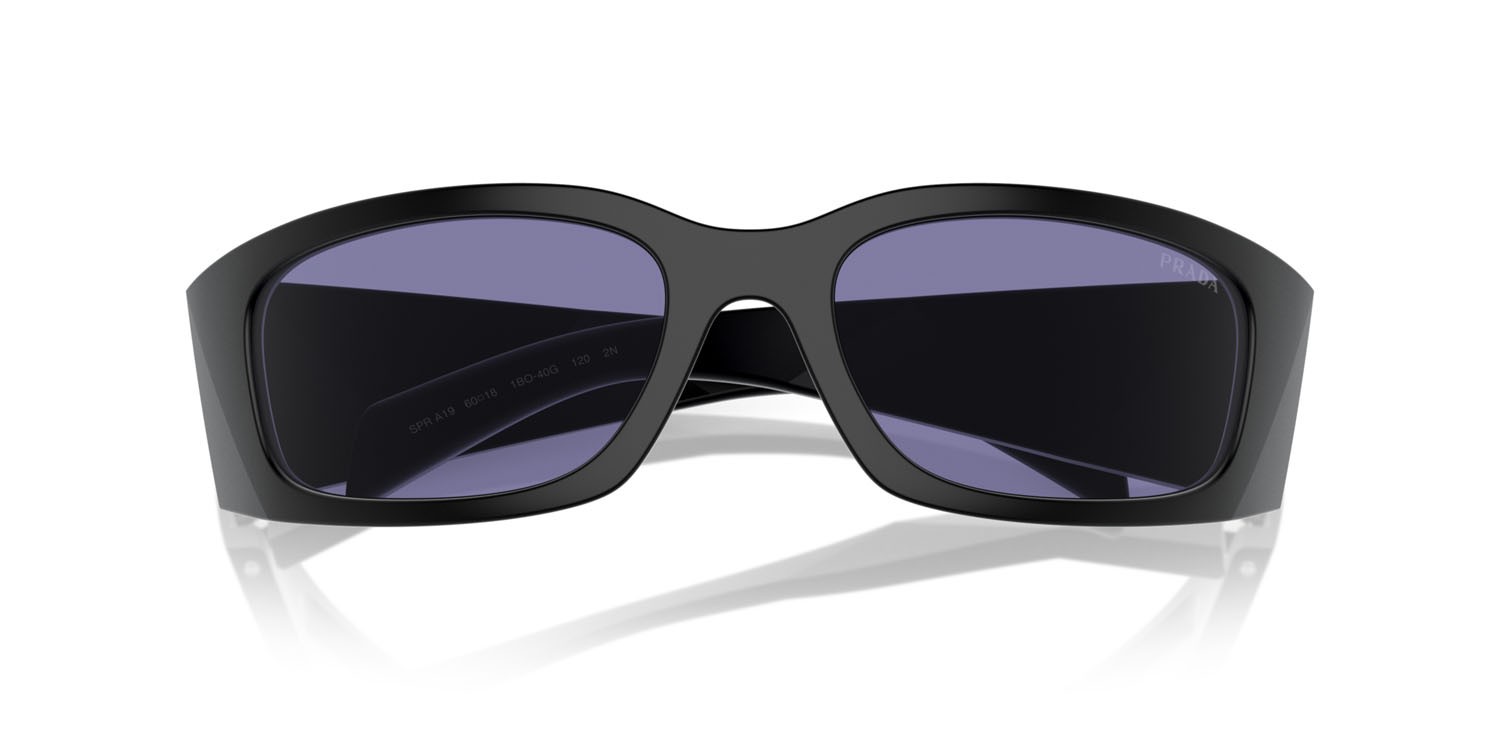 Occhiali da sole Prada PR A19S (1BO40G) colore nero opaco forma farfalla lenti violetto scuro
