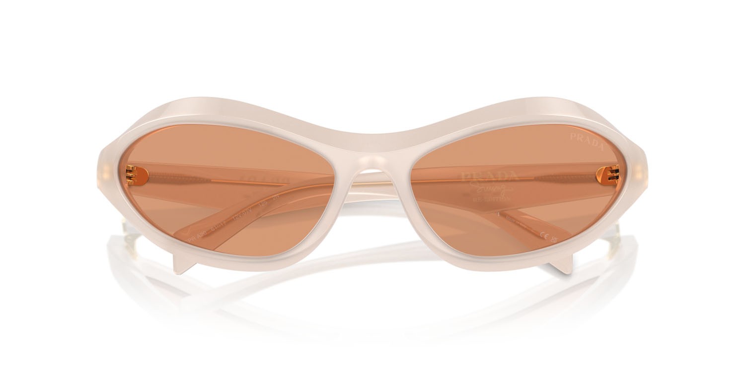 Sonnenbrillen Prada PR A20S (12V07V) farbe opal milk form unregelmäßig gläser arancione