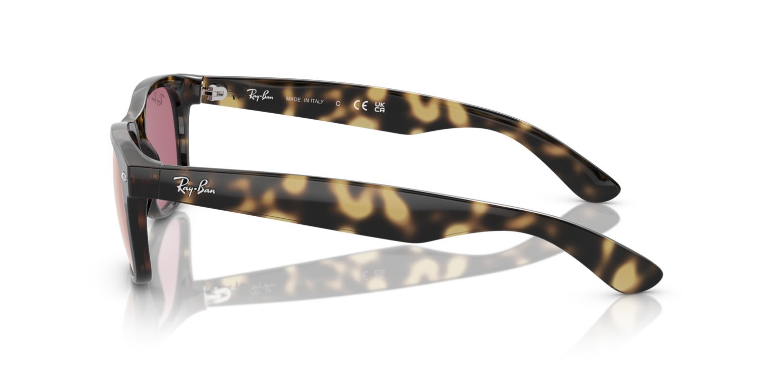 Occhiali da sole Ray-Ban New Wayfarer RB 2132 (902/U0) colore havana forma quadrato lenti viola/oro