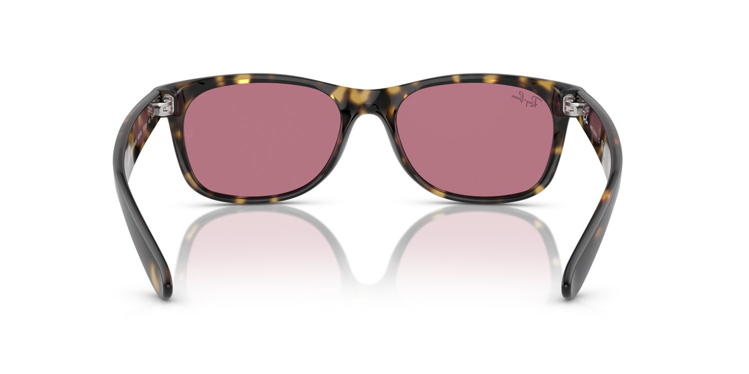 Occhiali da sole Ray-Ban New Wayfarer RB 2132 (902/U0) colore havana forma quadrato lenti viola/oro