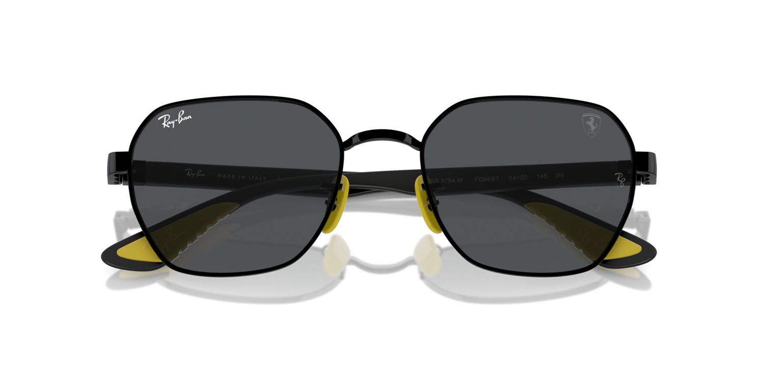 Sonnenbrillen Ray-Ban Scuderia Ferrari RB 3794M (F09487) farbe nero form unregelmäßig gläser grigio scuro