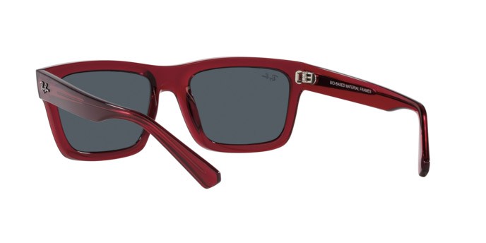 Occhiali da sole Ray-Ban Warren RB 4396 (667987) colore rosso trasparente forma rettangolare lenti grigio scuro