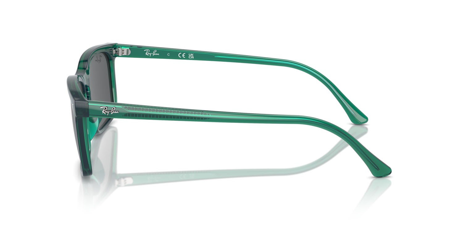 Occhiali da sole Ray-Ban RB 4435 (6615B1) colore verde trasparente forma rettangolare lenti grigio scuro
