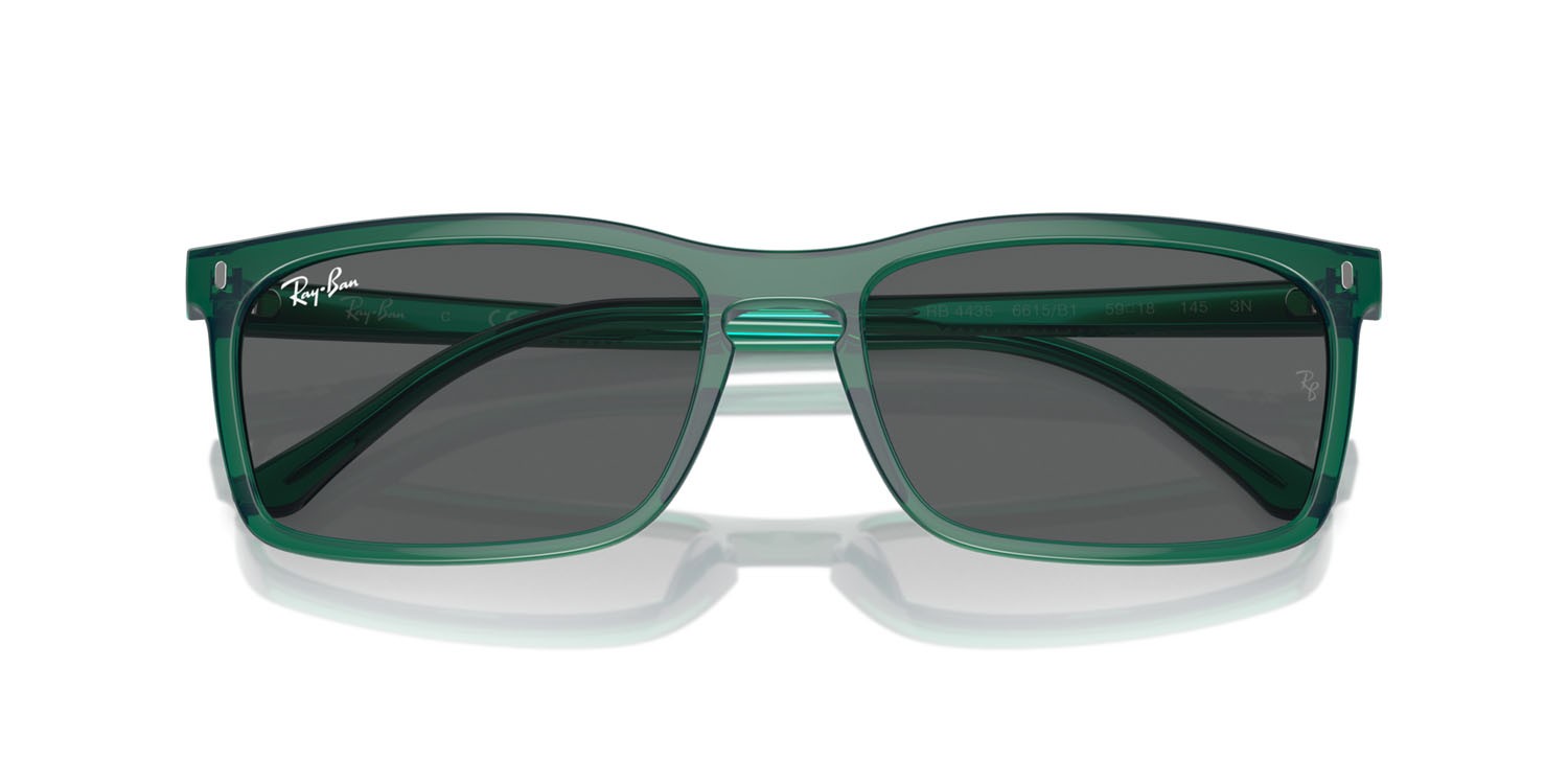 Occhiali da sole Ray-Ban RB 4435 (6615B1) colore verde trasparente forma rettangolare lenti grigio scuro