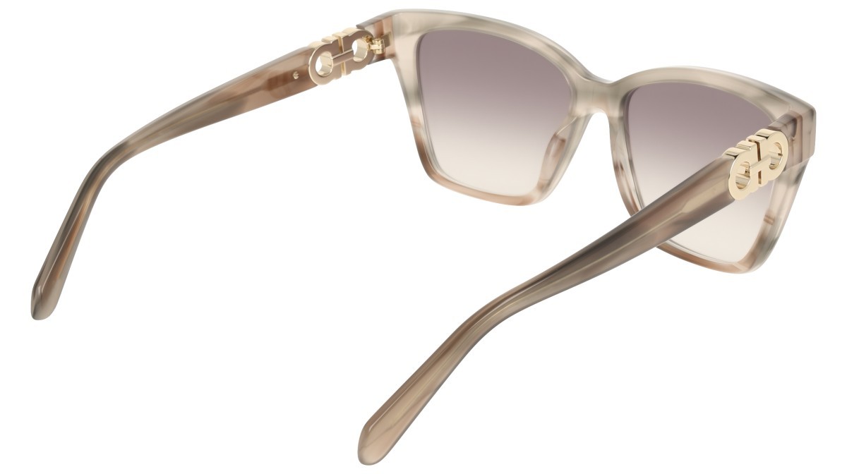 Occhiali da sole Salvatore Ferragamo SF2110S (013) colore striped taupe nude forma rettangolare lenti gradient grey