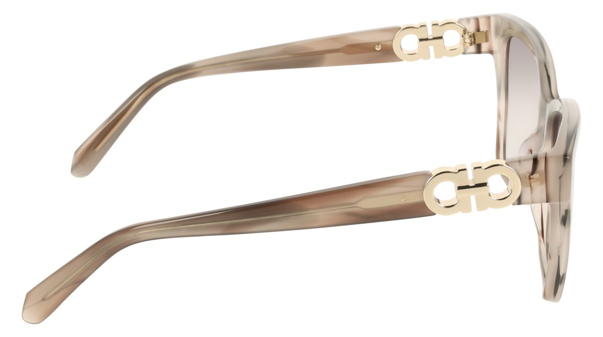 Occhiali da sole Salvatore Ferragamo SF2110S (013) colore striped taupe nude forma rettangolare lenti gradient grey