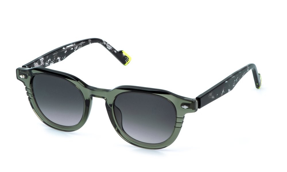 Occhiali da sole Sting SST578V (02GN) colore verde trasparente lucido lenti smoke gradient