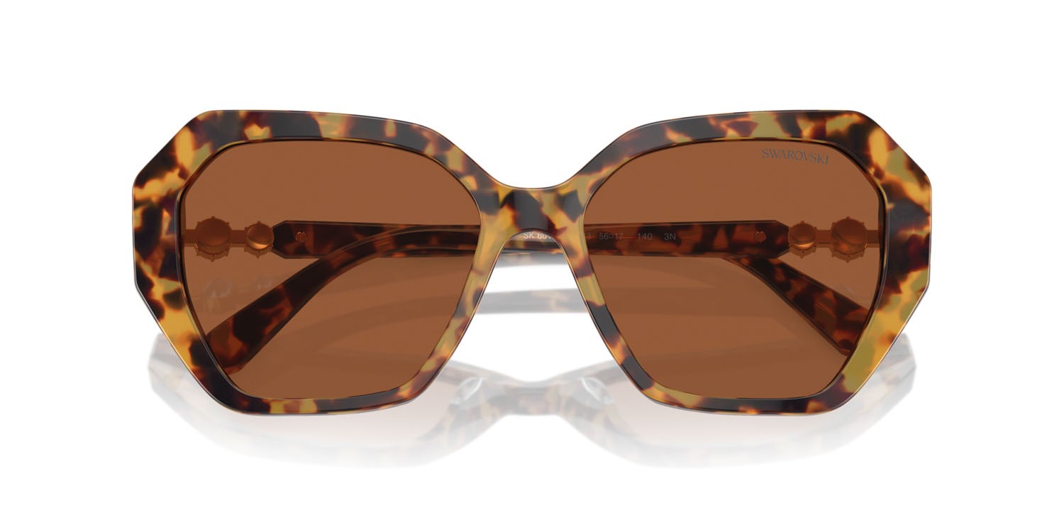 Occhiali da sole Swarovski SK 6017 (100473) colore havana medio forma irregolare lenti marrone scuro