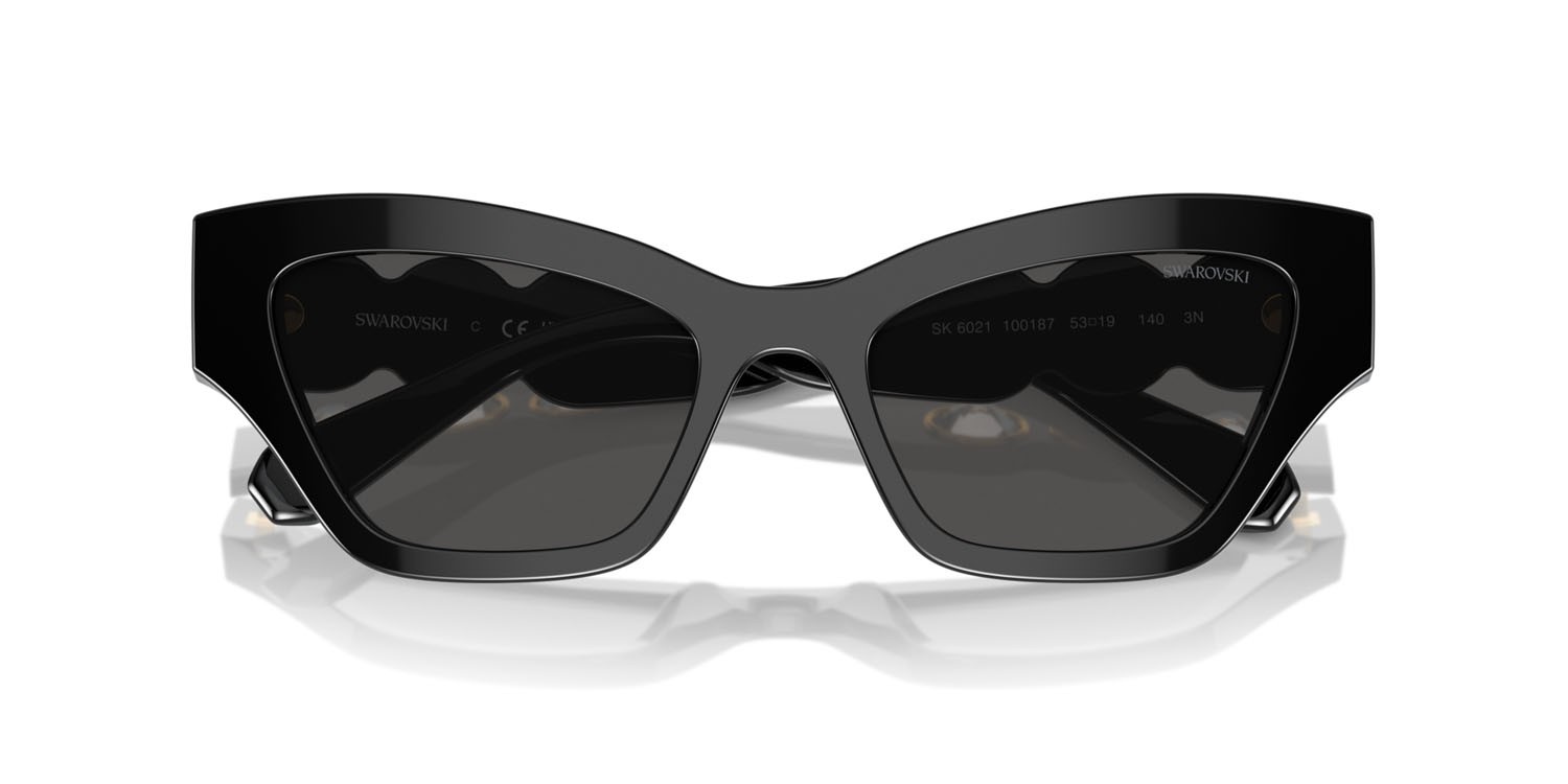 Occhiali da sole Swarovski SK 6021 (100187) colore nero forma irregolare lenti grigio scuro