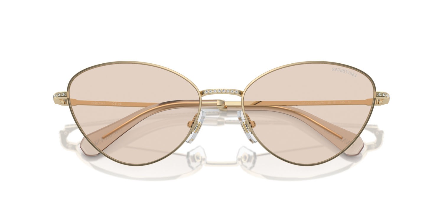 Occhiali da sole Swarovski SK 7014 (4013M4) colore oro pallido forma cat eye lenti fotocromatica marrone