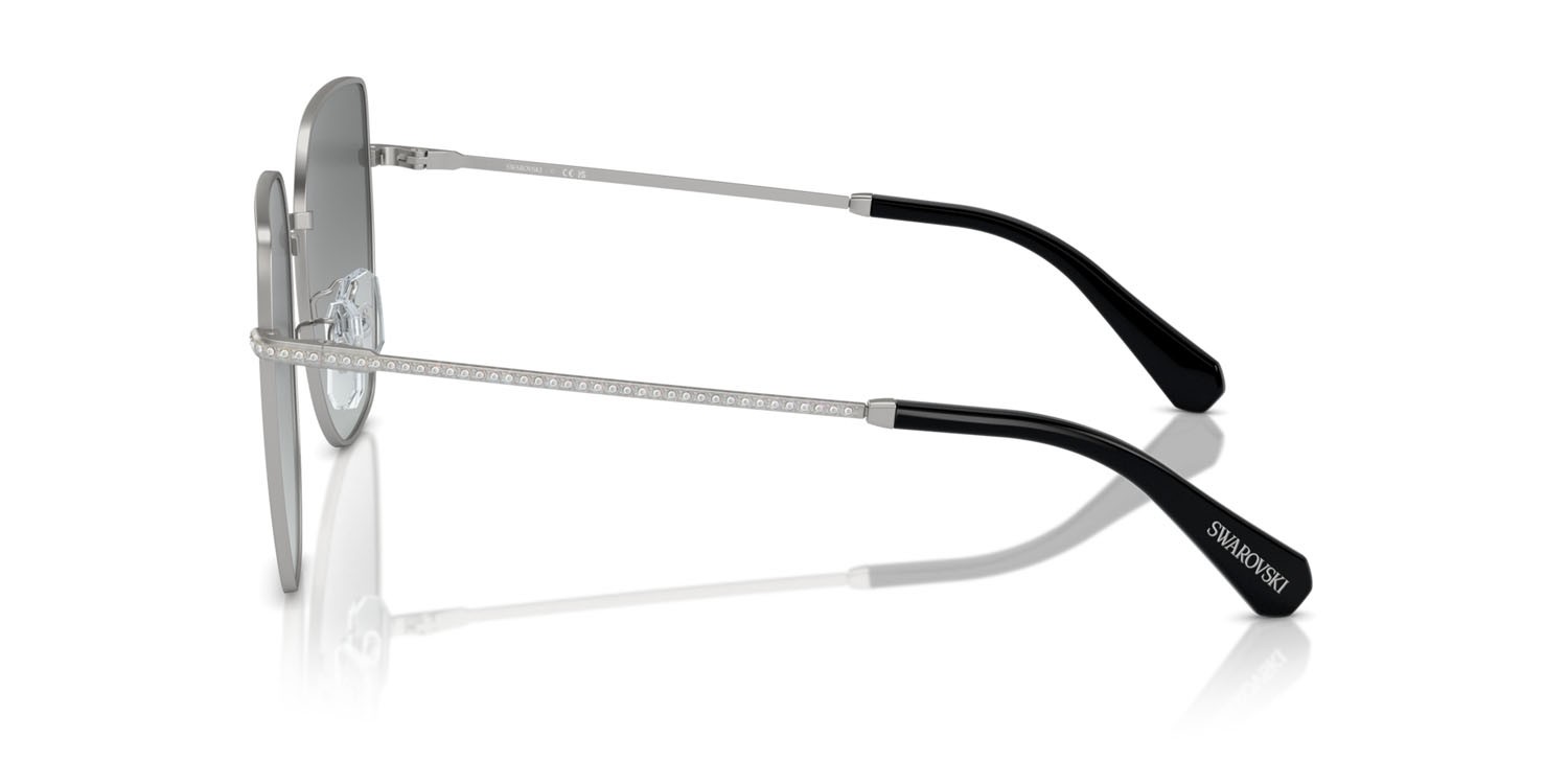Occhiali da sole Swarovski SK 7021D (400111) colore argento opaco forma irregolare lenti grigio sfumato