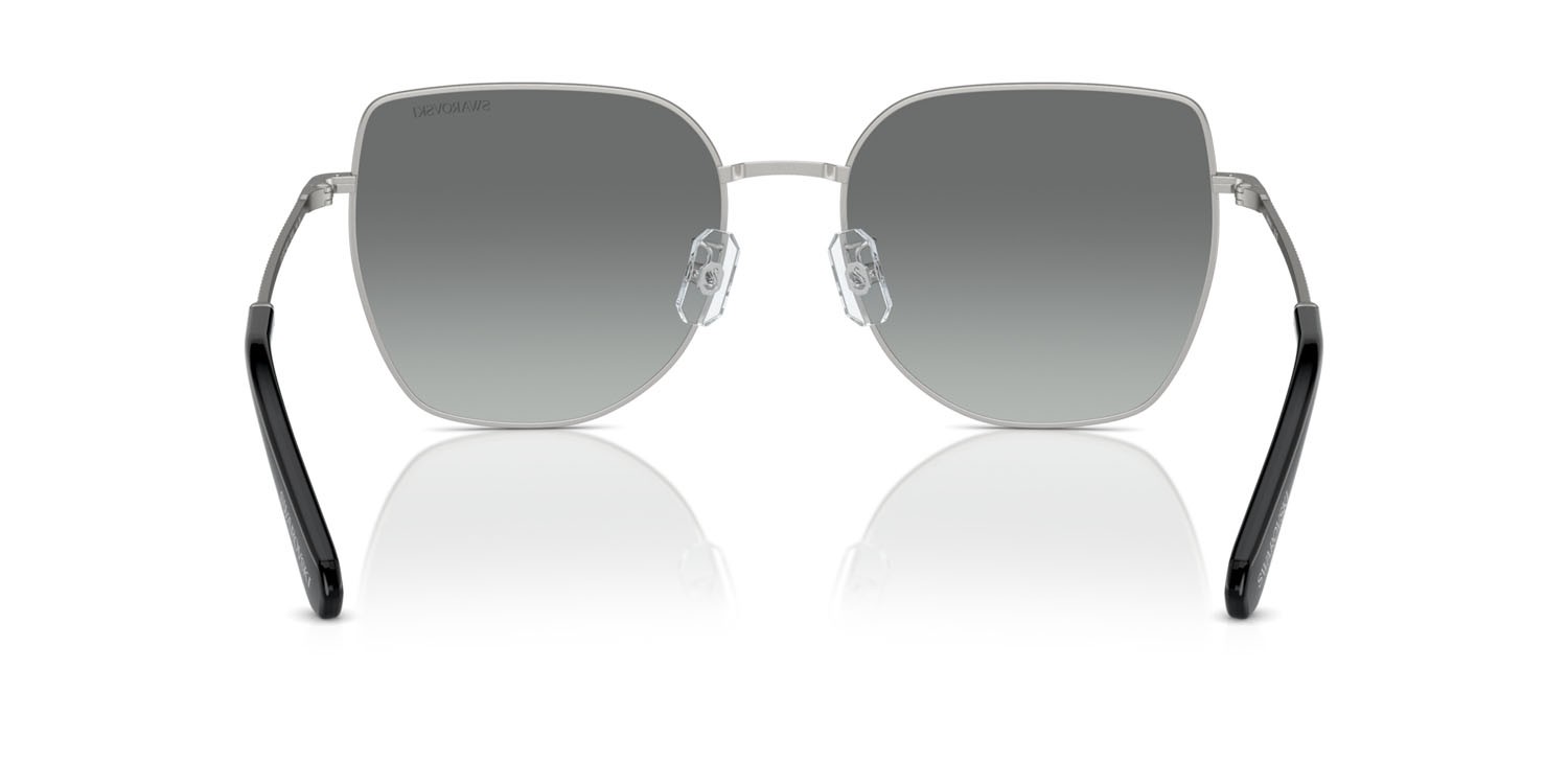 Occhiali da sole Swarovski SK 7021D (400111) colore argento opaco forma irregolare lenti grigio sfumato