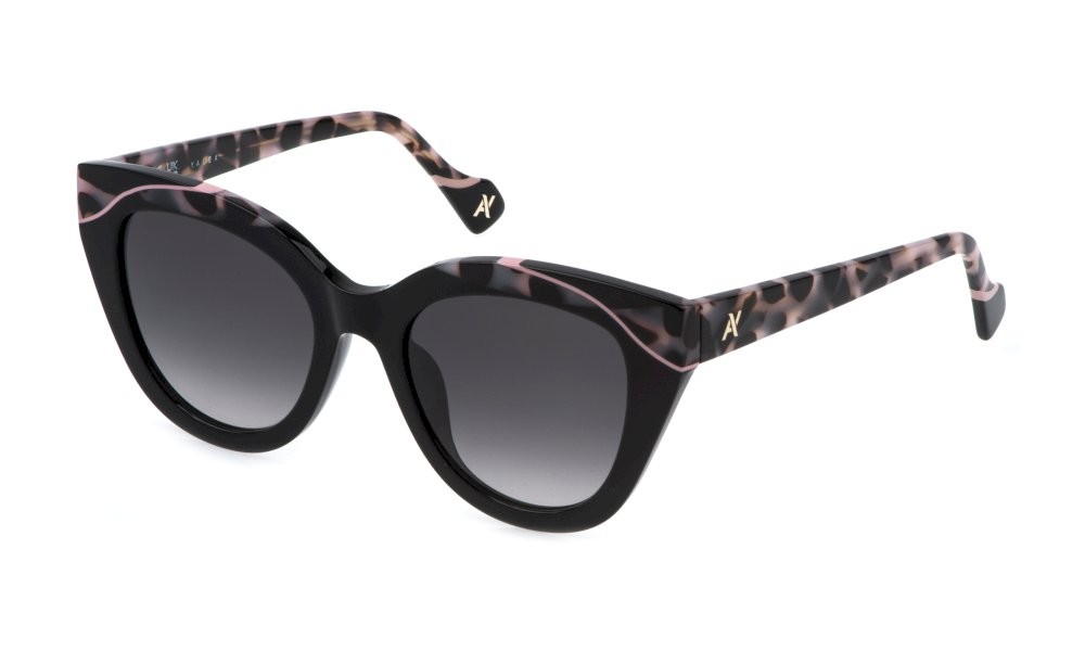 Sunglasses Yalea Alda SYA150V (700Q) color nero lucido lenses smoke gradient