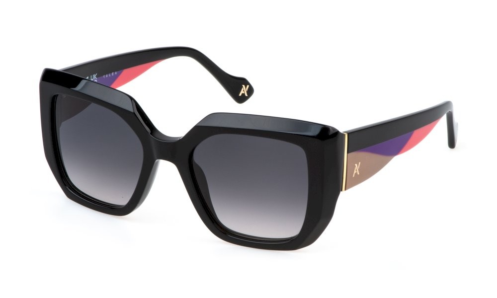 Sunglasses Yalea Annie SYA152V (0700) color nero lucido lenses smoke gradient