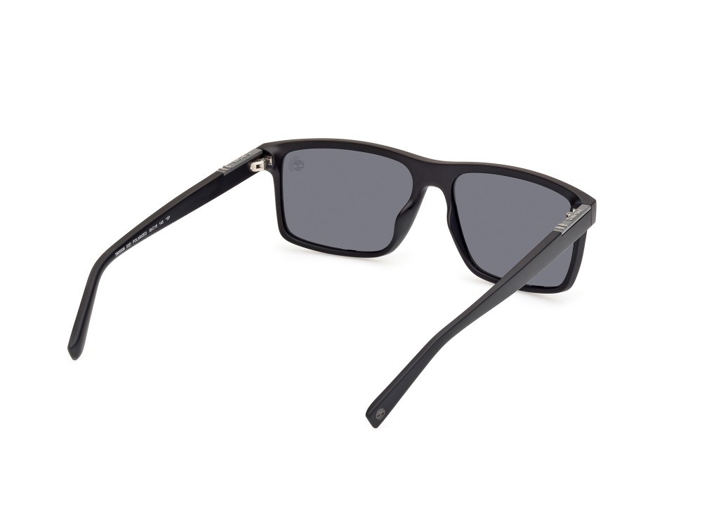 Occhiali da sole Timberland TB00006 (02D) colore nero opaco forma rettangolare lenti fumo polar.