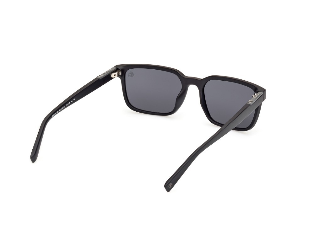 Occhiali da sole Timberland TB00008 (02D) colore nero opaco forma quadrato lenti fumo polar.