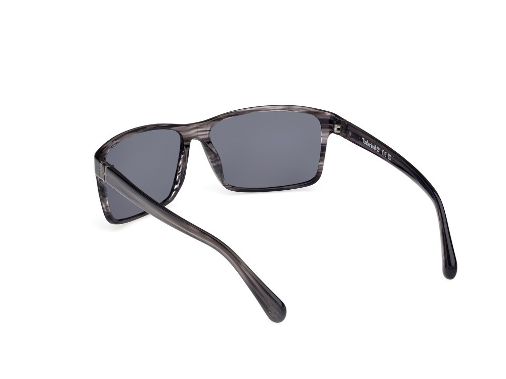 Occhiali da sole Timberland TB00032 (01R) colore nero lucido forma rettangolare lenti verde polar.