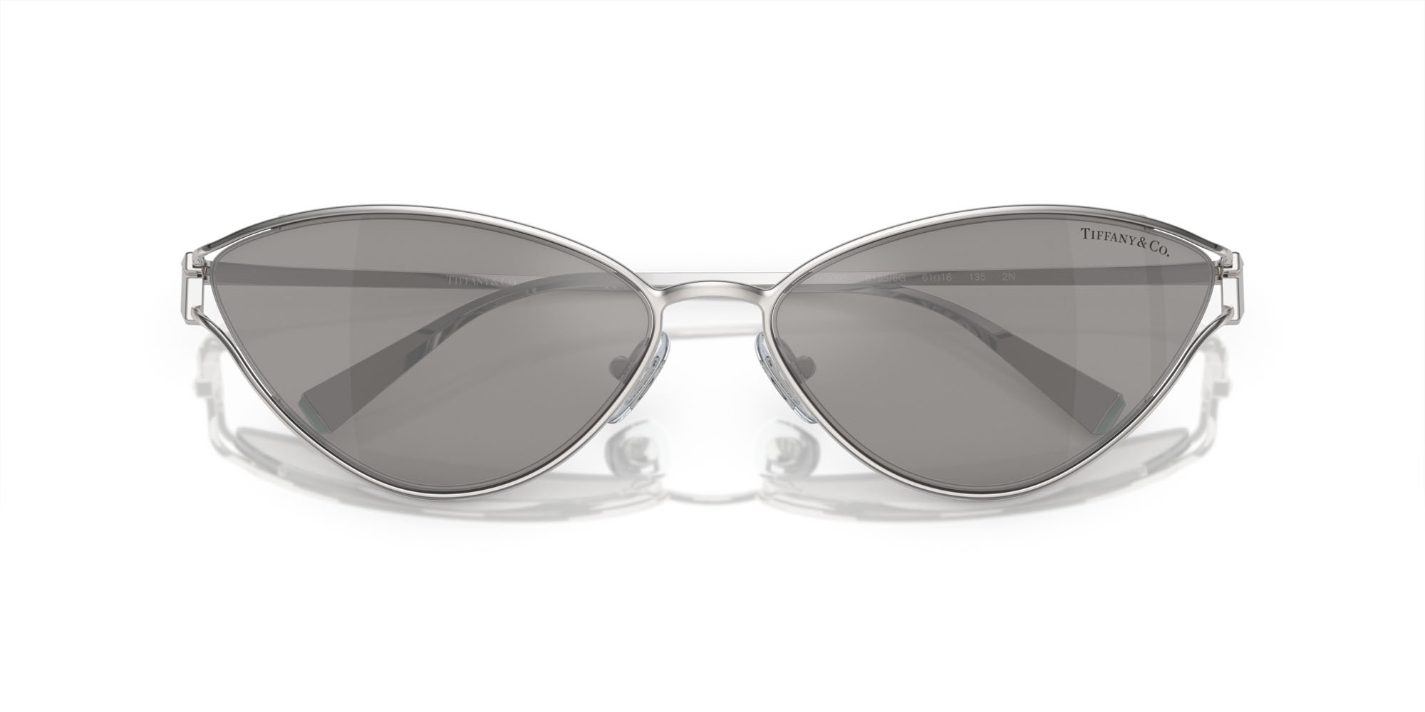 Occhiali da sole Tiffany TF 3095 (61956G) colore argento forma cat eye lenti grigio chiaro specchiato argento
