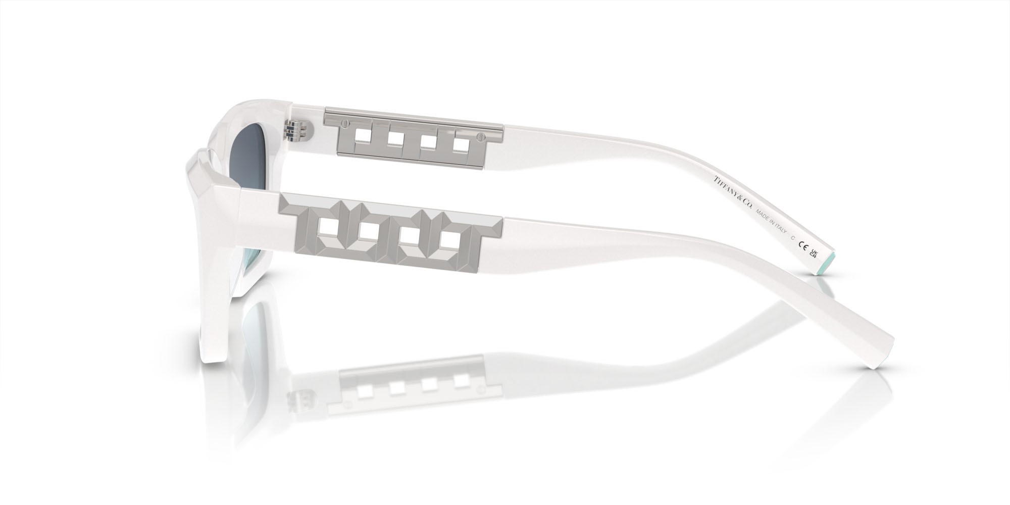 Occhiali da sole Tiffany TF 4213 (83929S) colore bianco acceso forma rettangolare lenti azzurro sfumato blu