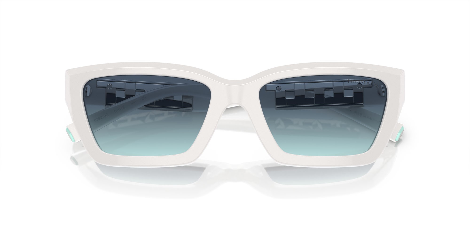 Occhiali da sole Tiffany TF 4213 (83929S) colore bianco acceso forma rettangolare lenti azzurro sfumato blu