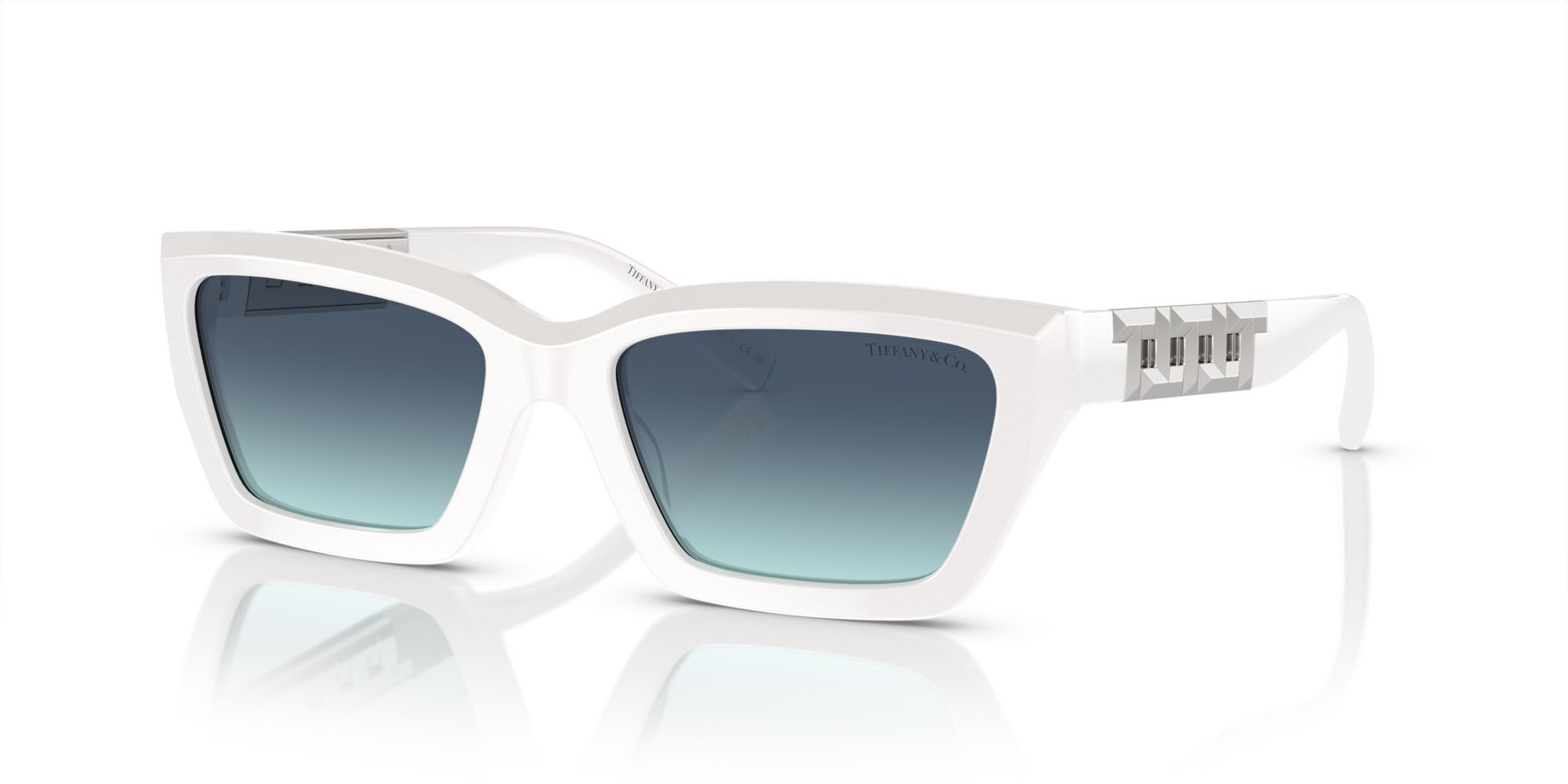 Occhiali da sole Tiffany TF 4213 (83929S) colore bianco acceso forma rettangolare lenti azzurro sfumato blu