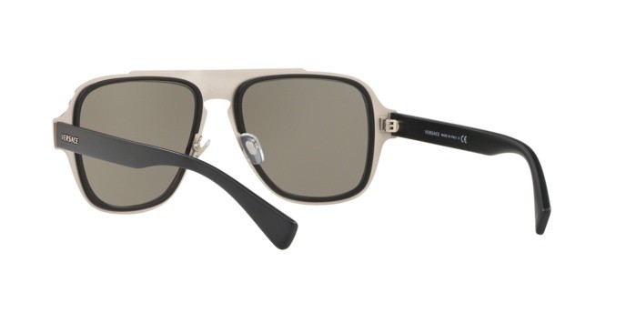 Occhiali da sole Versace Medusa Retro Charm VE 2199 (10006G) colore matte black forma irregolare lenti light grey mirror silver