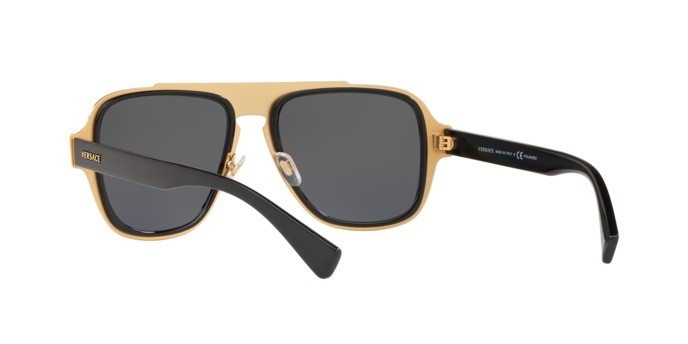Occhiali da sole Versace Medusa Retro Charm VE 2199 (100281) colore black forma irregolare lenti polar grey