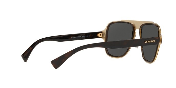 Occhiali da sole Versace Medusa Retro Charm VE 2199 (12524T) colore dark havana forma irregolare lenti dark grey mirror gold