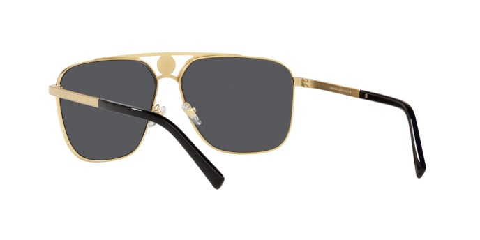 Occhiali da sole Versace VE 2238 (143687) colore gold/matte black forma rettangolare lenti dark grey