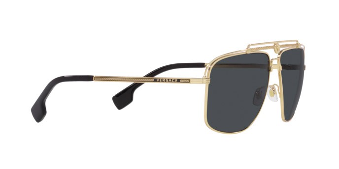 Occhiali da sole Versace VE 2242 (100287) colore gold forma rettangolare lenti dark grey