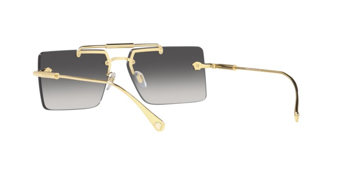 Occhiali da sole Versace VE 2245 (10028G) colore gold forma rettangolare lenti grey gradient