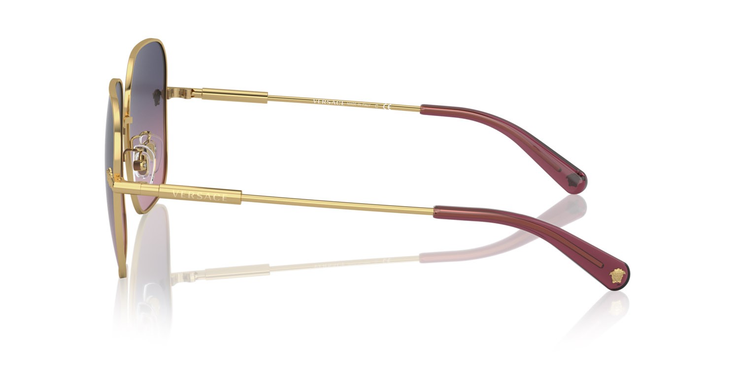 Occhiali da sole Versace VE 2246D (1002I6) colore oro forma quadrato lenti rosa sfumato blu